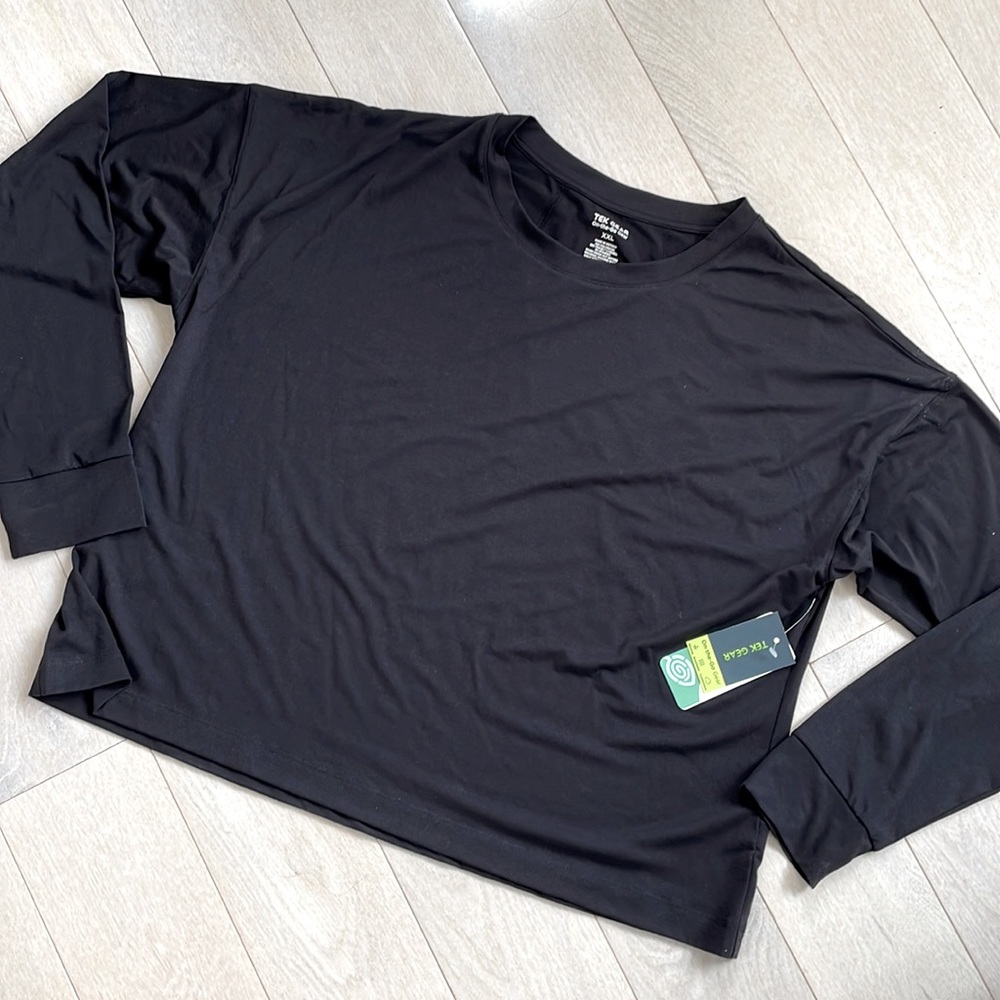 New with tags Black long sleeve tech gear top